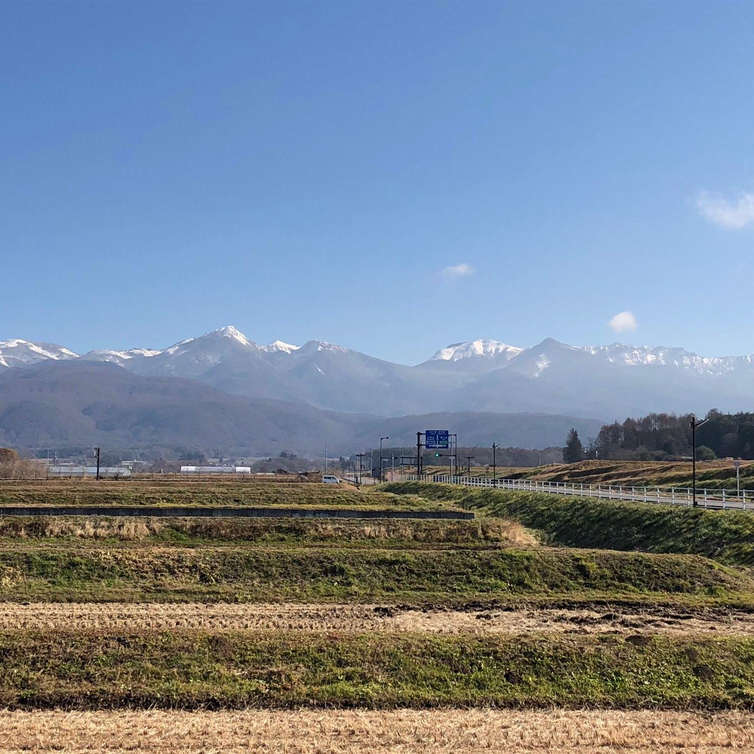 八ヶ岳も少しづづ雪化粧に覆われてきています・・